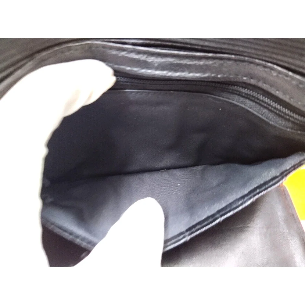 Buxton Black Leather Kisslock Credit Card ID Window Trifold Wallet